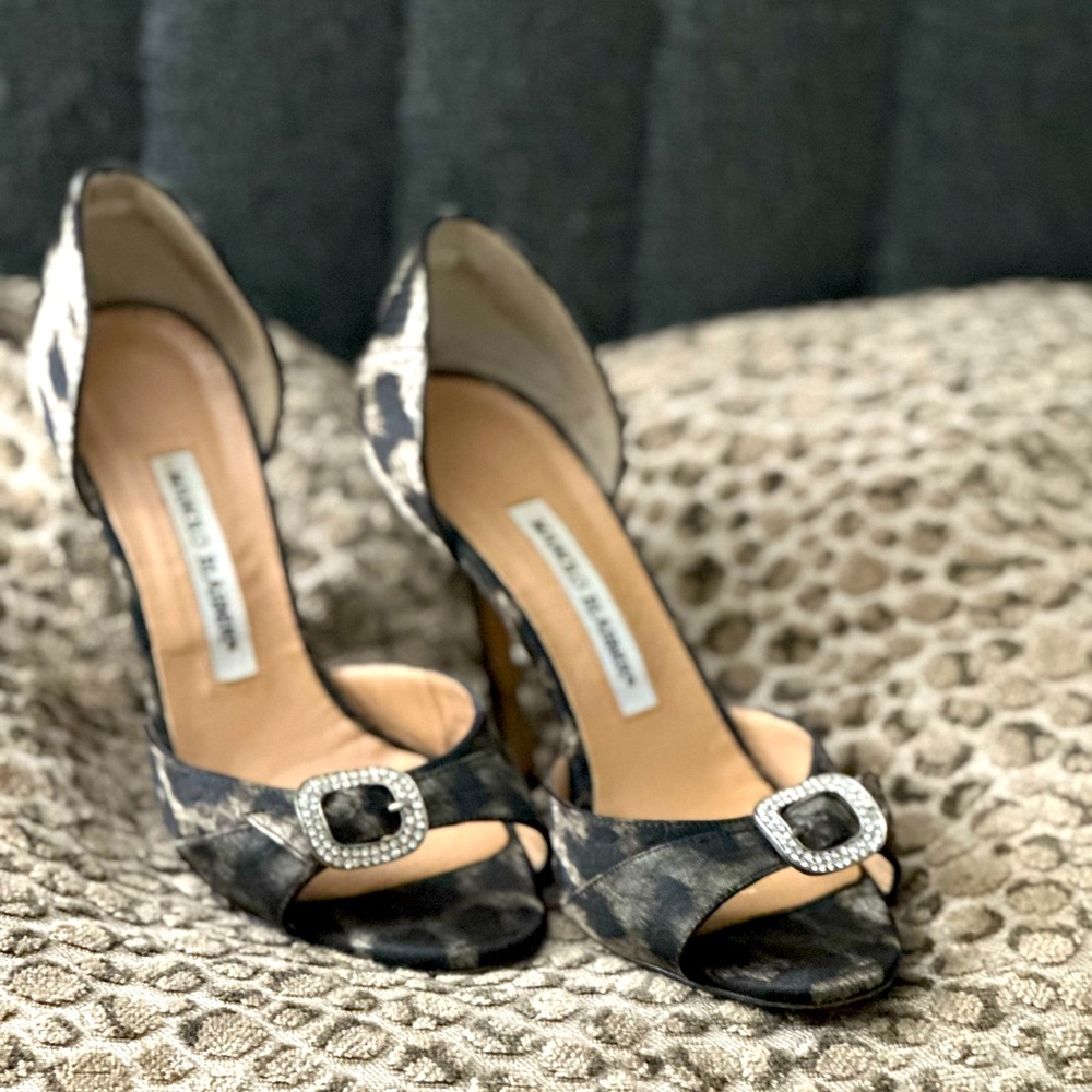 Manolo Blahnik D'Orsay Pumps- Green
Animal Print, Peep-Toes Size 7